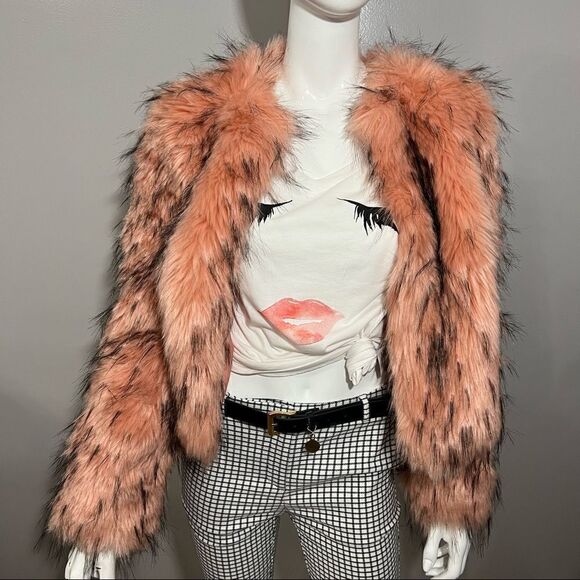 G Supply V-neck, Hi-Low cotton‎ tee with eyelashes and lips - S - Picture 4 of 12